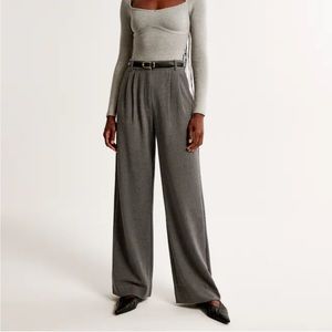 Abercrombie & Fitch Sloane Tailored Pant in gray herringbone